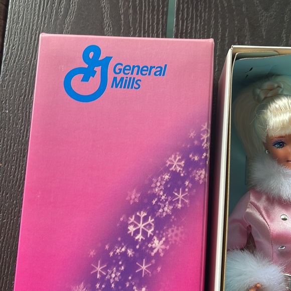 NRFB Winter Dazzle Barbie ❄️ - Picture 7 of 14